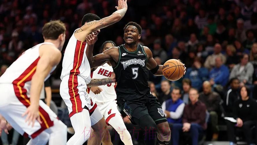 爱德华兹26+5鲍威尔21分 森林狼扑灭热火迎三连胜 爱德华兹26+5鲍威尔21分 森林狼扑灭热火迎三连胜